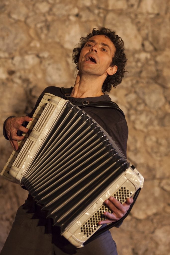 Foto-reportage-teatro-Teatri-del-Vento - Dinosauri-002